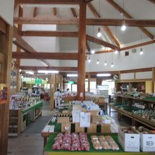 山の幸が豊富な売店