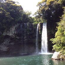 滝はこんな感じです