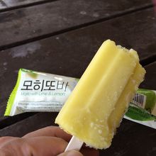 入り口のCUで買ったモヒートアイス♪