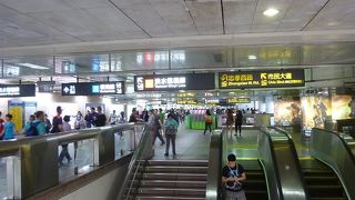 地下で台北駅やバスターミナルとつながっています。