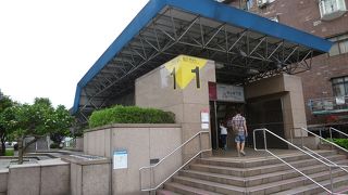 中山北路、林森北路から近い。