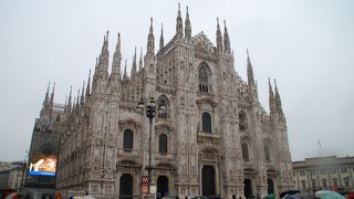 壮大なスケールの建築物に圧倒