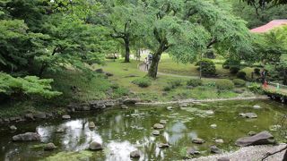 京都の大堰川を模しています