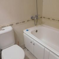 灯りが暗くて、水が濁ってた。