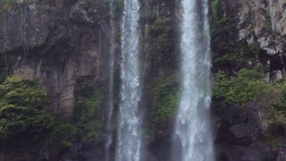 海に落ちる滝です！