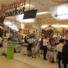 グルメマーケット (パラゴン)