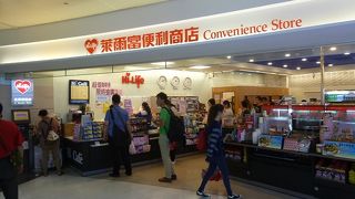 台北駅、台北バスステーションに隣接したコンビニ。