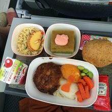 行きの機内食（子供）