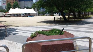 街中にある公園