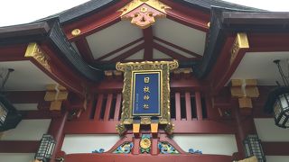 政治の中心地にある神社