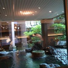 席から眺める和庭園