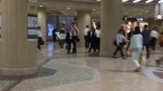 地下街のショッピングモール