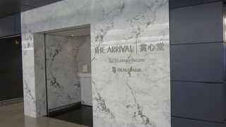 ターミナル２に行く途中にあり、場所が非常に分かり難いです。