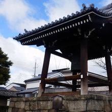 足利尊氏寄進の鐘として伝えられている鐘　現物はレプリカ