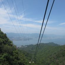 ロープウェイを乗り継いで、結構登って来ました。