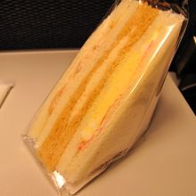 深夜便の機内食。実はこれがいちばんおいしいです。