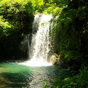 のんびりとした時間が過ごせそうな滝