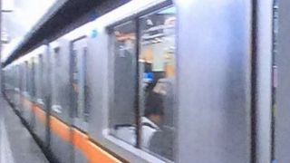 非常に便利で路面電車のような路線ですが混みすぎておりまた駅にエレベーター等がないところが多いので荷物を持っていると多少使いづらく感じます