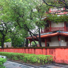 国立台湾文学館横を下ったところ