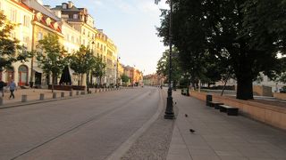 旧市街に通じる道