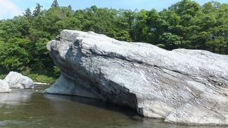 ライン下りで絶景を楽しめます