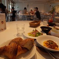 朝食をカジュアルレストラン　イル・ケッチャーノ　ミエーレにて