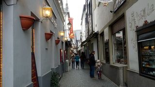 シーズンオフの閑散としたつぐみ横丁