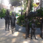 昔のシンガポールの風情を銅像で楽しむことが出来ます