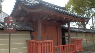 弘法大師八百年御遠忌の寛永十一年に再建された建物