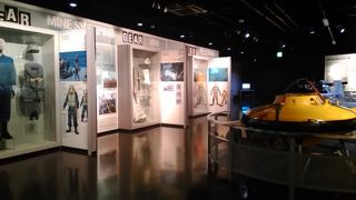 自衛隊を退官した方々が案内してくれます