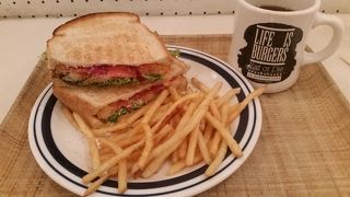 サンドイッチも美味しいです。