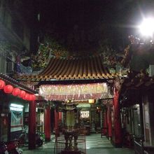 夜市近くのお寺