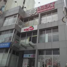 グエンフエ通り側