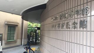 正岡子規旧居の前