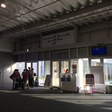 搭乗ゲートは一つ。