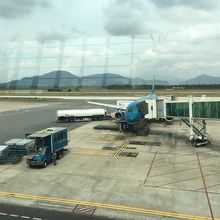 ダナンから成田空港へ行く飛行機も小さいです。