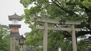 琴平駅からすぐの大きな灯篭