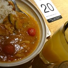 夏らしい沖縄風ゴーヤと豚肉のカレー