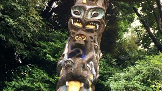 近くで見上げると結構大きい