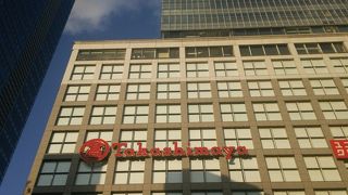 新宿駅南口の百貨店