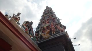 靴を脱いで入ります。