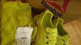 御殿場アウトレットにあるスポーツ店。面白いデザインのシューズ等有り。安くなっている商品も有り。