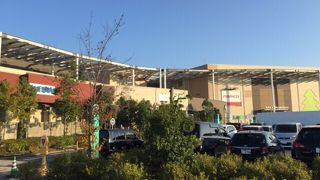 超巨大ショッピングモール