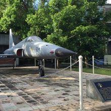 二水駅近くの公園に戦闘機が展示されています。