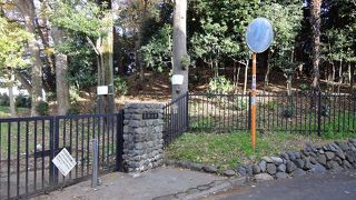 墳丘の径３６ｍ、高さ５ｍの円墳です