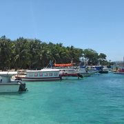 ボラカイ島の港です。海の色がきれいでした。