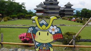 いろいろな角度から松本城の写真が撮れます