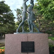 沖縄県立第二高等女学校跡?白梅のおとめたち?。