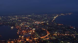函館山展望台　世界三大夜景、１００万ドルです。