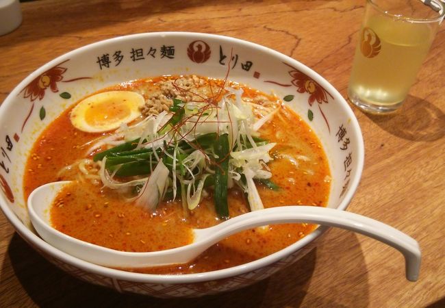 鳥料理店の担々麺